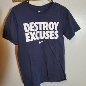 Essentials Nike Tshirt Small